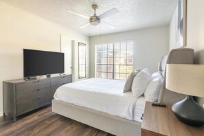 2 slaapkamers, een bureau, een strijkplank/strijkijzer, wifi