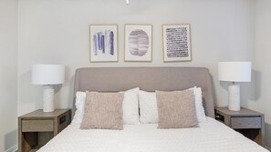 2 bedrooms, desk, iron/ironing board, WiFi
