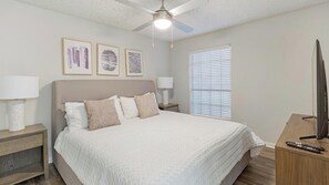 2 Schlafzimmer, Schreibtisch, Bügeleisen/Bügelbrett, WLAN