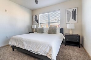 1 habitación, escritorio, tabla de planchar con plancha y wifi 