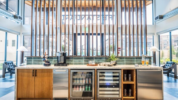 Kühlschrank, Esstisch