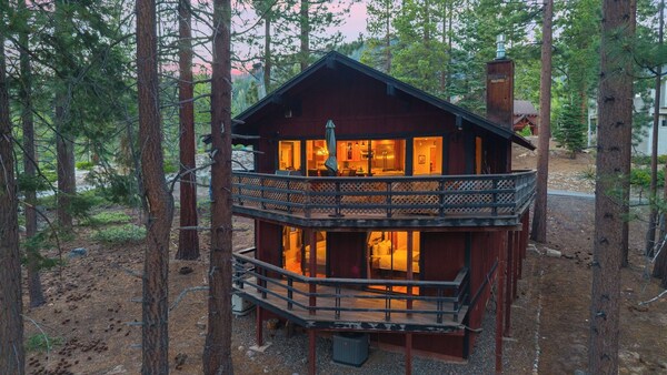Secluded Incline Village Stay W/ Deck Near Diamond Peak & Lake Cloud 9 And 1/2 By Avantstay - Lake Tahoe