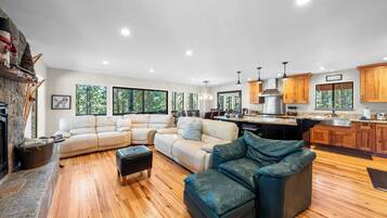 House (3 Bedrooms) | Interior