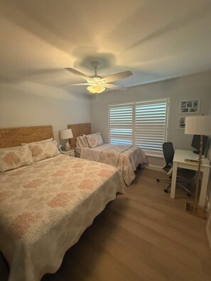 2 bedrooms, desk, WiFi - Stunning Renovated 2BR/2BA in Beachwalk - Steps to Vanderbilt Beach (Naples)