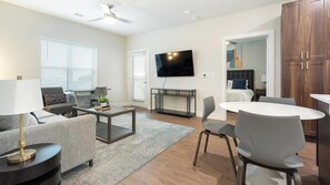 2 bedrooms, desk, iron/ironing board, WiFi