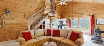 Cozy dog-friendly house w/ mountain & pond views, trails, firepit, bbq, patio