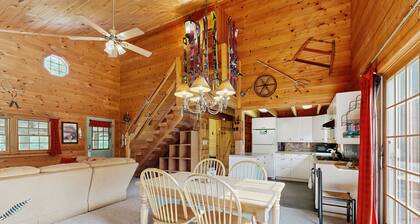 Cozy dog-friendly house w/ mountain & pond views, trails, firepit, bbq, patio