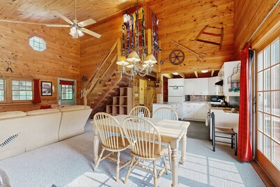 Cozy dog-friendly house w/ mountain & pond views, trails, firepit, bbq, patio