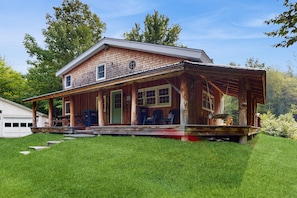 Exterior - Cozy dog-friendly house w/ mountain & pond views, trails, firepit, bbq, patio (Smugglers Notch)