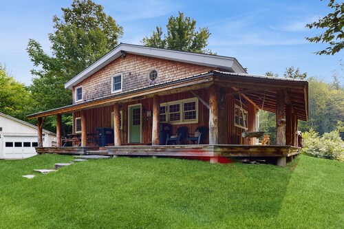 Cozy dog-friendly house w/ mountain & pond views, trails, firepit, bbq, patio