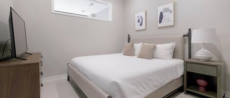 1 bedroom, desk, iron/ironing board, WiFi