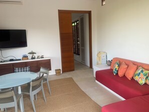 Smart TV, DVD player, table tennis, books