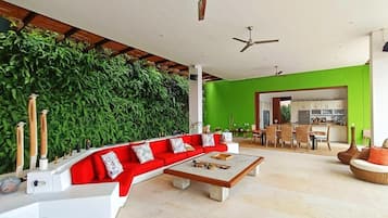 Smart TV, DVD player, table tennis, books