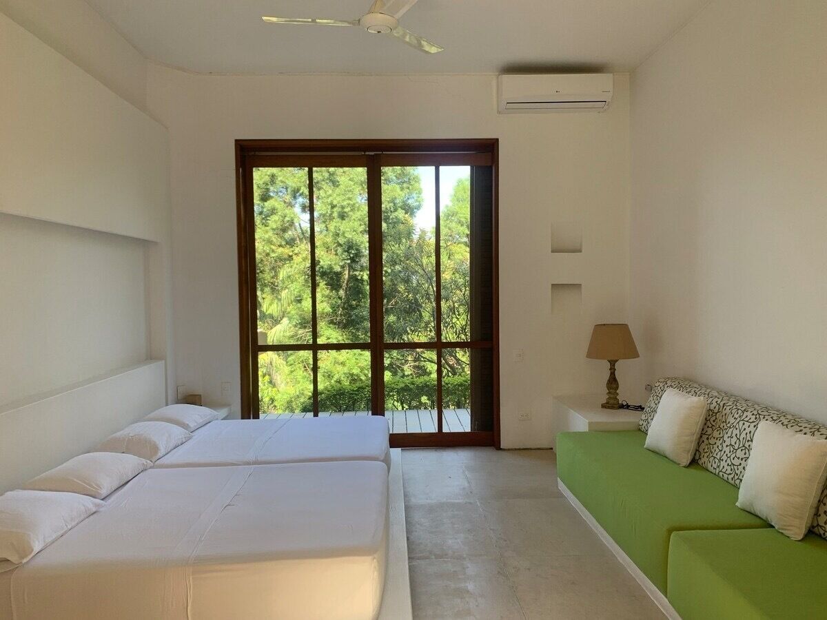 4 bedrooms, desk, iron/ironing board, free WiFi