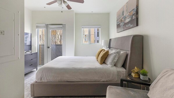 Desk, iron/ironing board, WiFi, bed sheets