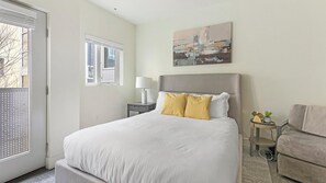 Desk, iron/ironing board, WiFi, bed sheets