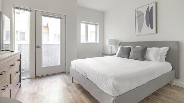 Desk, iron/ironing board, WiFi, bed sheets