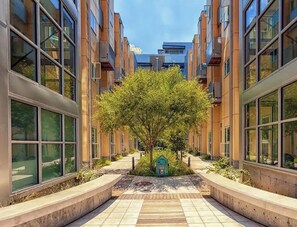 Property grounds - Landing | Chic Studio, Gym, Courtyard (Portland)