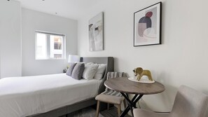 Desk, iron/ironing board, WiFi, bed sheets - Landing | Incredible Studio, Gym, Courtyard (Portland)
