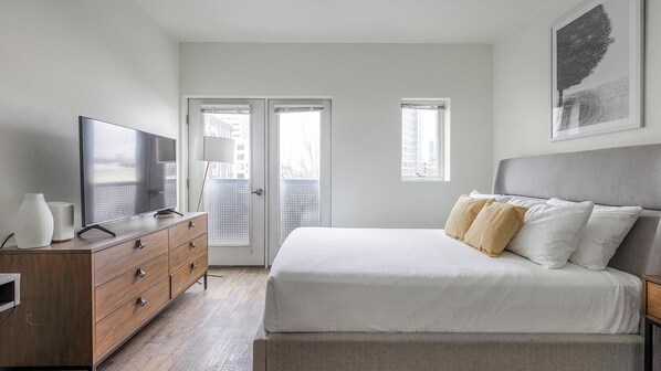 Skrivebord, strykejern/-brett, wi-fi og sengetøy