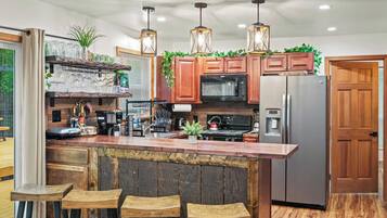 House (5 Bedrooms) | Interior