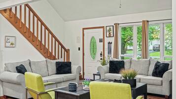 House (5 Bedrooms) | Interior