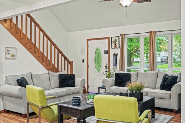 Interior - Hot Tub, Firepit, Foosball Access to Private Lake & Pool Penn Estate Getaway (East Stroudsburg)