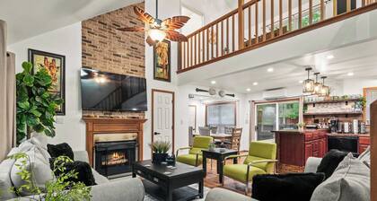 Stylish Mountain Retreat w/ Hot Tub & Firepit Penn Estate Getaway by Avantstay