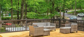 山區時尚度假屋附熱水浴池與火坑Penn Estate Getaway by Avantstay  