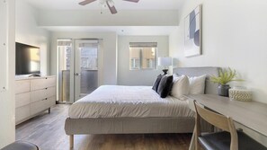 Desk, iron/ironing board, WiFi, bed sheets