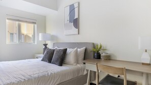 Desk, iron/ironing board, WiFi, bed sheets - Landing | Chic Studio, Gym, Courtyard (Portland)