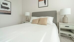 1 habitación, escritorio, tabla de planchar con plancha y wifi 