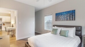 2 bedrooms, desk, iron/ironing board, WiFi - Landing | Stunning 2BD, Gym, Clubhouse (Chicago)
