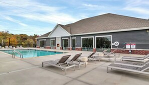 Pool - Landing | Stunning 2BD, Gym, Clubhouse (Chicago)