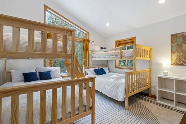 5 bedrooms, desk, iron/ironing board, free WiFi