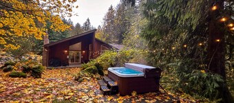 Spacious Mt. Hood Cabin - Hot Tub, Fireplace, EV Charger, Near Trails & Slopes