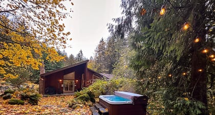 Spacious Mt. Hood Cabin - Hot Tub, Fireplace, EV Charger, Near Trails & Slopes