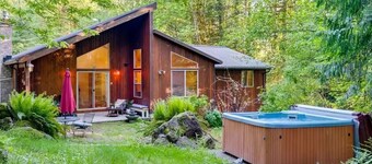 Spacious Mt. Hood Cabin - Hot Tub, Fireplace, EV Charger, Near Trails & Slopes