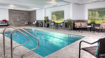 Una piscina cubierta