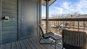 Property grounds - Landing | Beautiful 2BD, Pool, Gym (Austin)