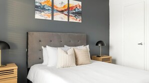1 bedroom, desk, iron/ironing board, WiFi - Landing | Modern 1BD, Gym, Pool (Austin)