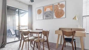 Dining - Landing | Spectacular 2BD, Pool, Gym (Austin)