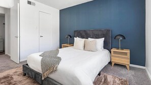 1 sovrum, skrivbord, strykjärn/strykbräda och wi-fi