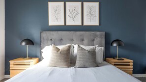 1 bedroom, desk, iron/ironing board, WiFi - Landing | Stylish 1BD, Pool, Gym (Austin)