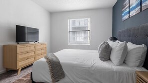 1 bedroom, desk, iron/ironing board, WiFi - Landing | Modern 1BD, Gym, Pool (Austin)