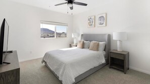 1 bedroom, desk, iron/ironing board, WiFi - Landing | Stunning 1BD, Pool, Rooftop Lounge (Henderson)