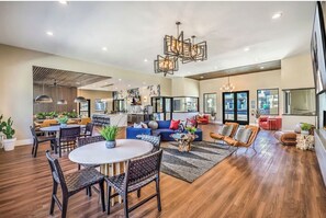 Dining - Landing | Stunning 1BD, Pool, Rooftop Lounge (Henderson)