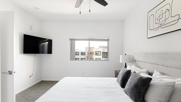 1 bedroom, desk, iron/ironing board, WiFi
