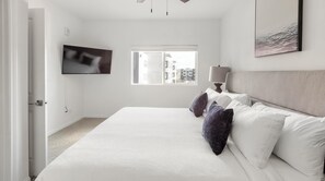 2 Schlafzimmer, Schreibtisch, Bügeleisen/Bügelbrett, WLAN