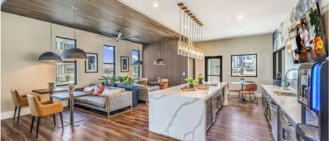 المنشأة من الداخل